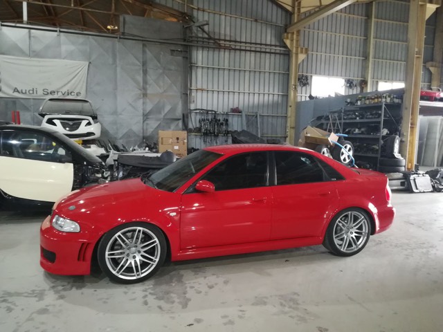 Κόκκινο Audi RS4
