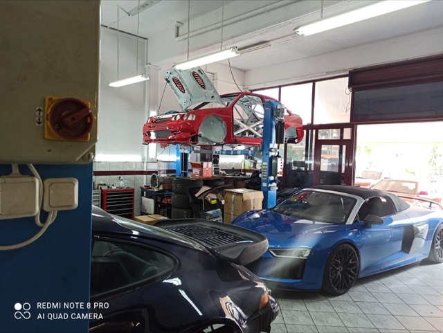 Audi R8 Spyder, Porsche και αγωνιστικό αμάξωμα Ford στο συνεργείο